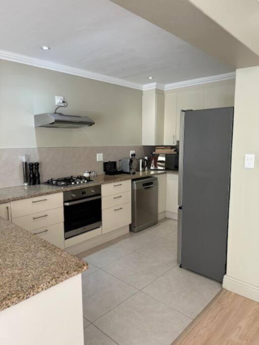 Luxury Townhouse In Stellenbosch Central 外观 照片