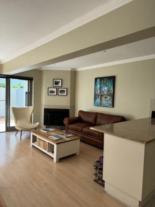 Luxury Townhouse In Stellenbosch Central 外观 照片